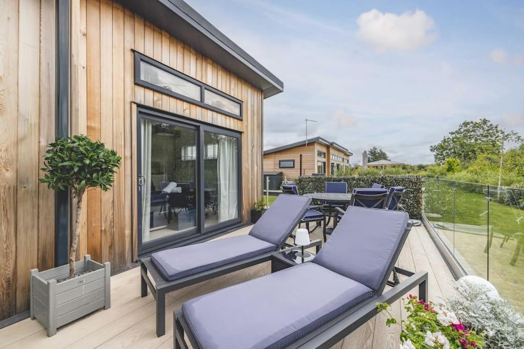 Luxury Lodge With Hot Tub In Windsor Marina Exteriér fotografie
