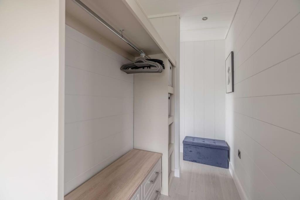 Luxury Lodge With Hot Tub In Windsor Marina Exteriér fotografie