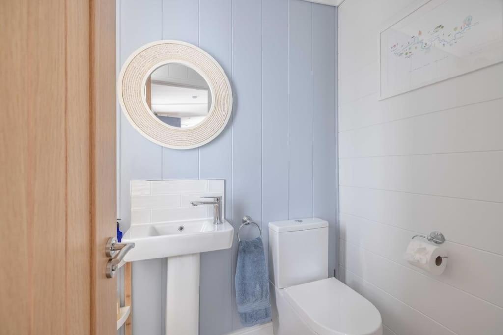 Luxury Lodge With Hot Tub In Windsor Marina Exteriér fotografie