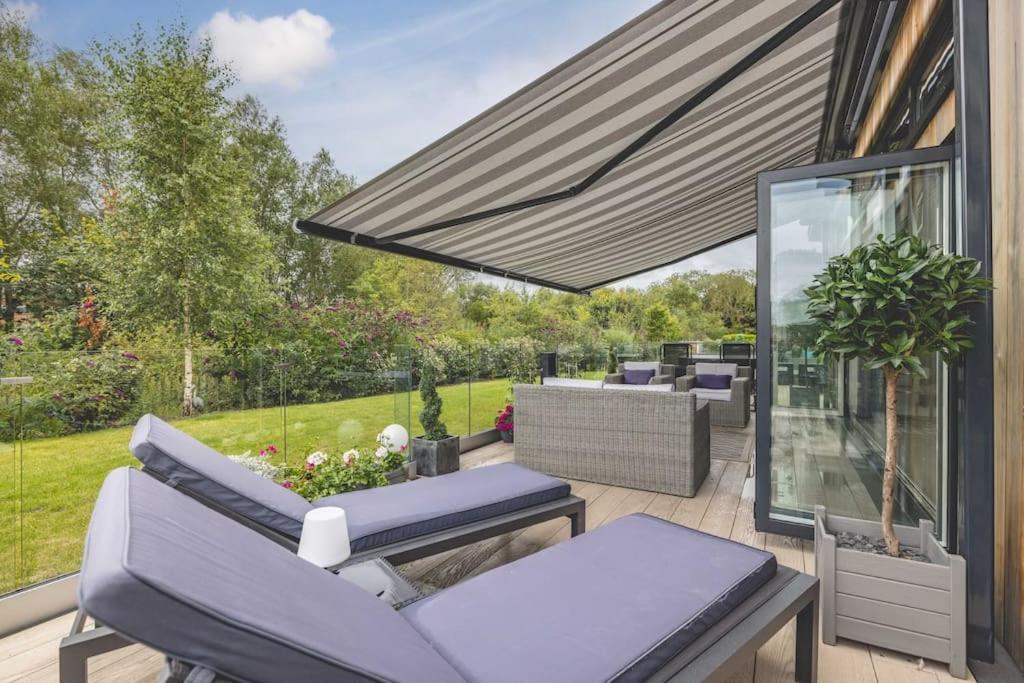 Luxury Lodge With Hot Tub In Windsor Marina Exteriér fotografie